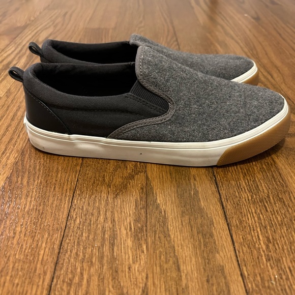 Old Navy Kids’ Slip-On Flannel Sneakers - Picture 3 of 7